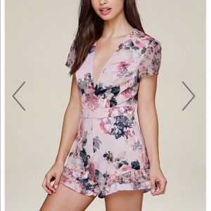 Bebe Floral print ruffle leg romper size 6